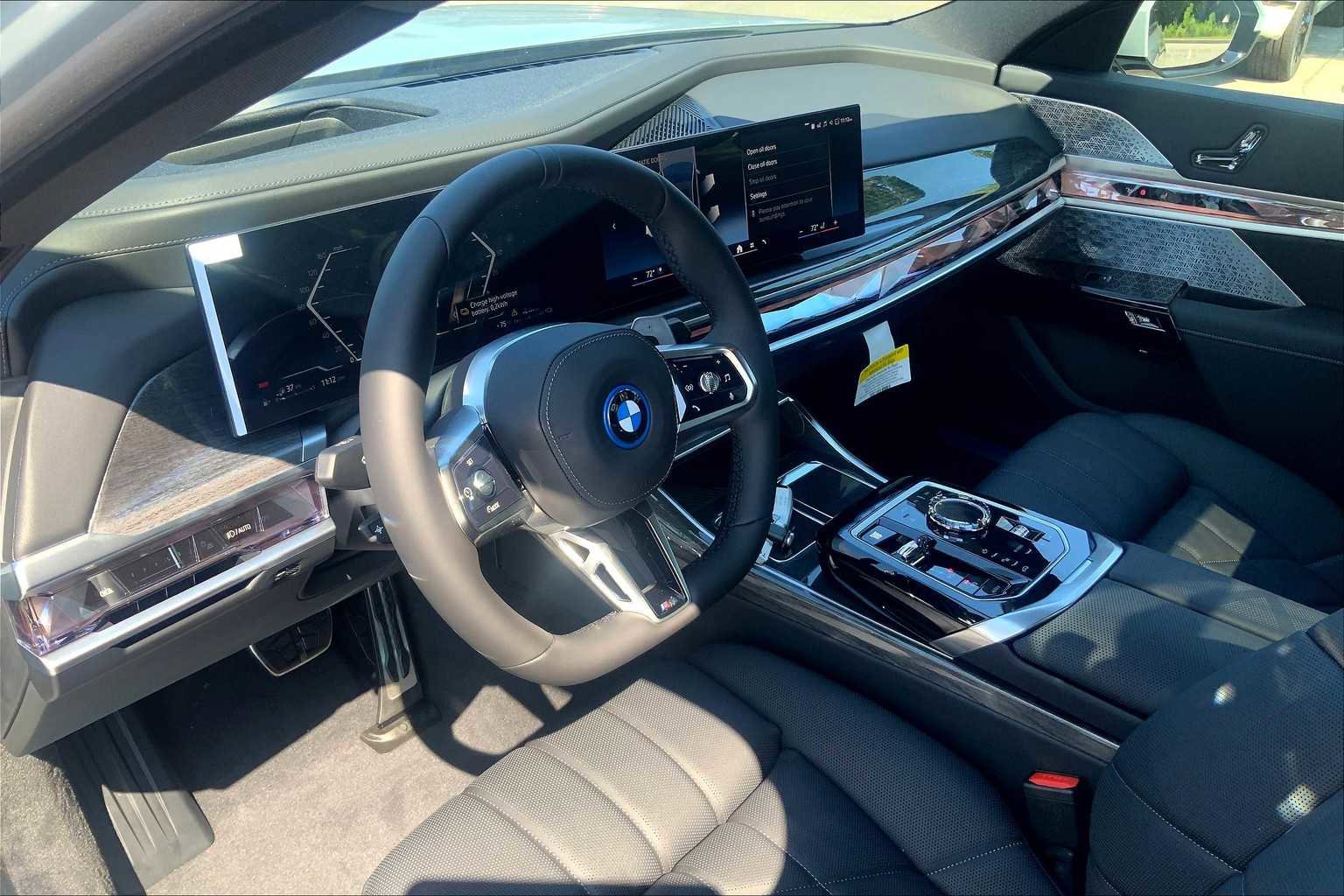 New 2026 BMW 750e xDrive w/ Executive Package image 9