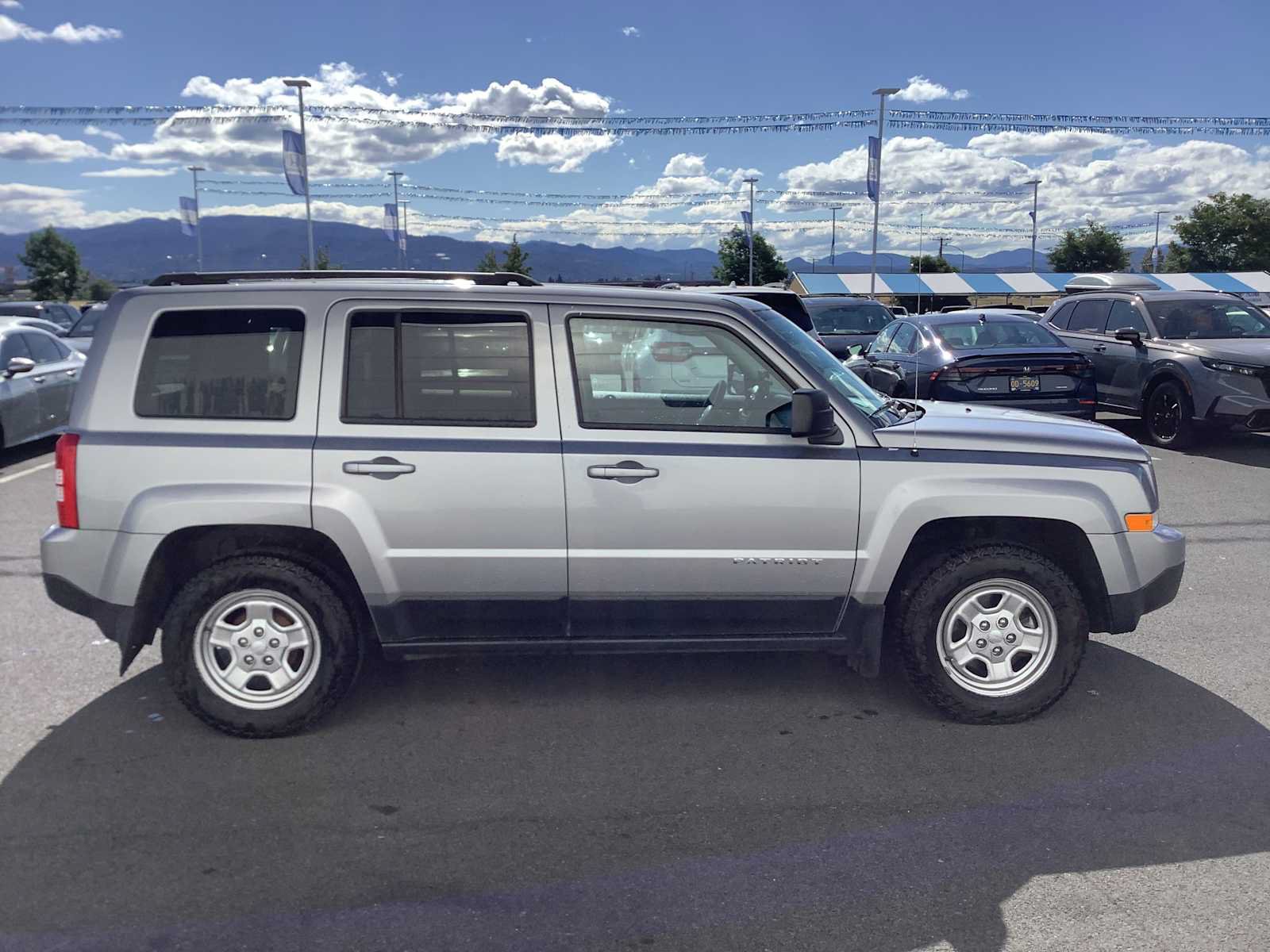 Used 2016 Jeep Patriot Sport w/ Power Value Group FWD image 7