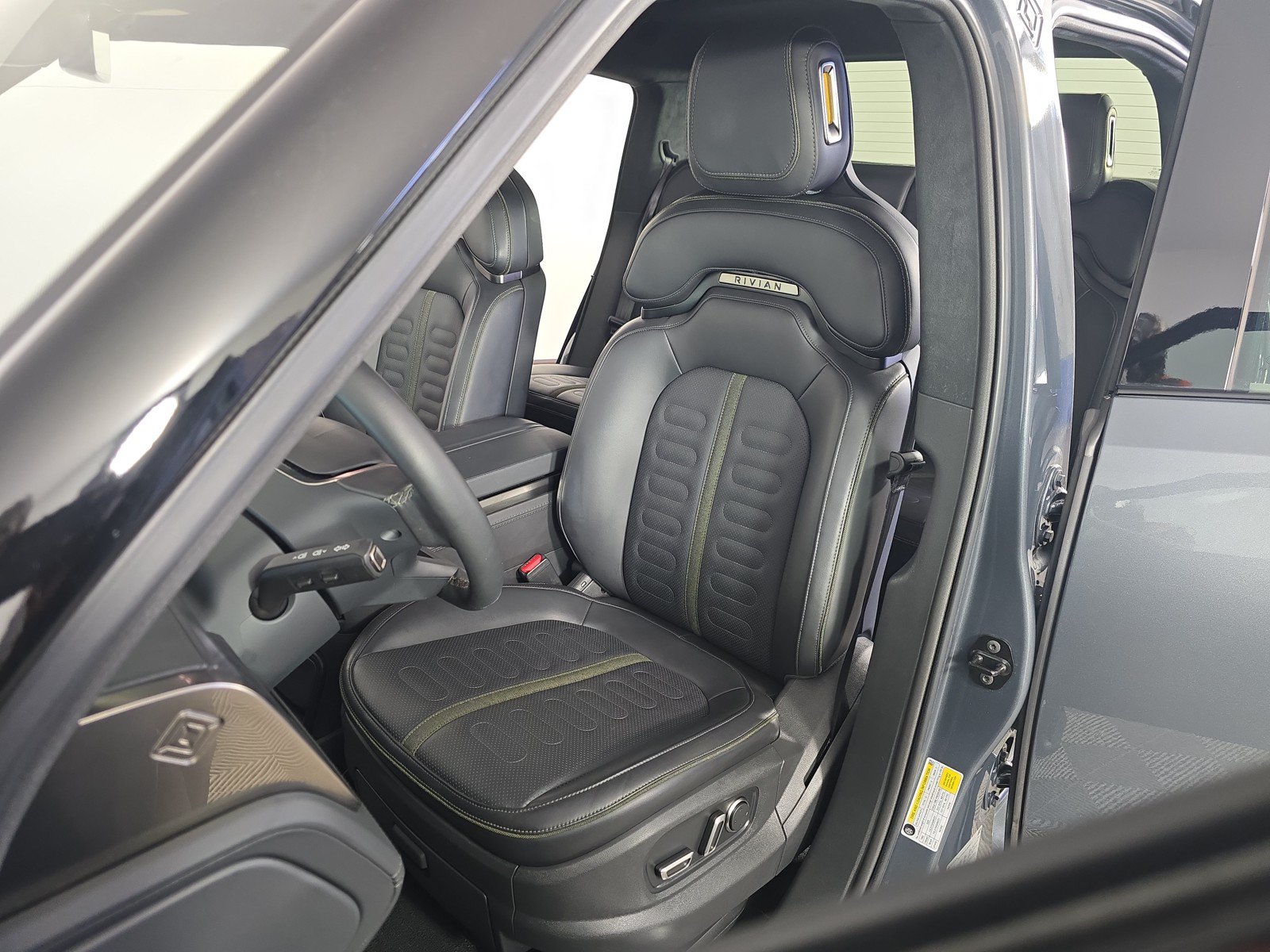 Used 2024 Rivian R1T Adventure AWD/4WD image 20