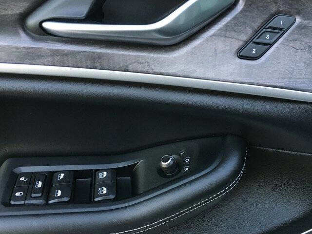 Used 2023 Jeep Grand Cherokee L Limited w/ Luxury Tech Group II image 16