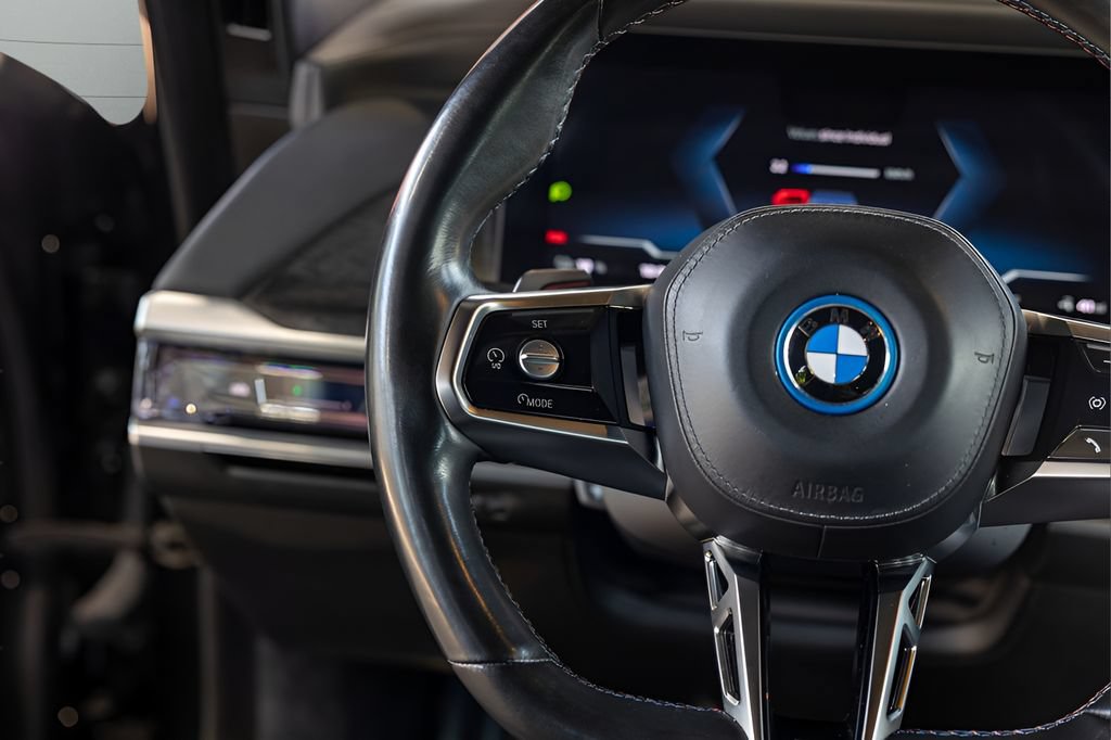 Used 2024 BMW i7 M70 AWD/4WD image 29