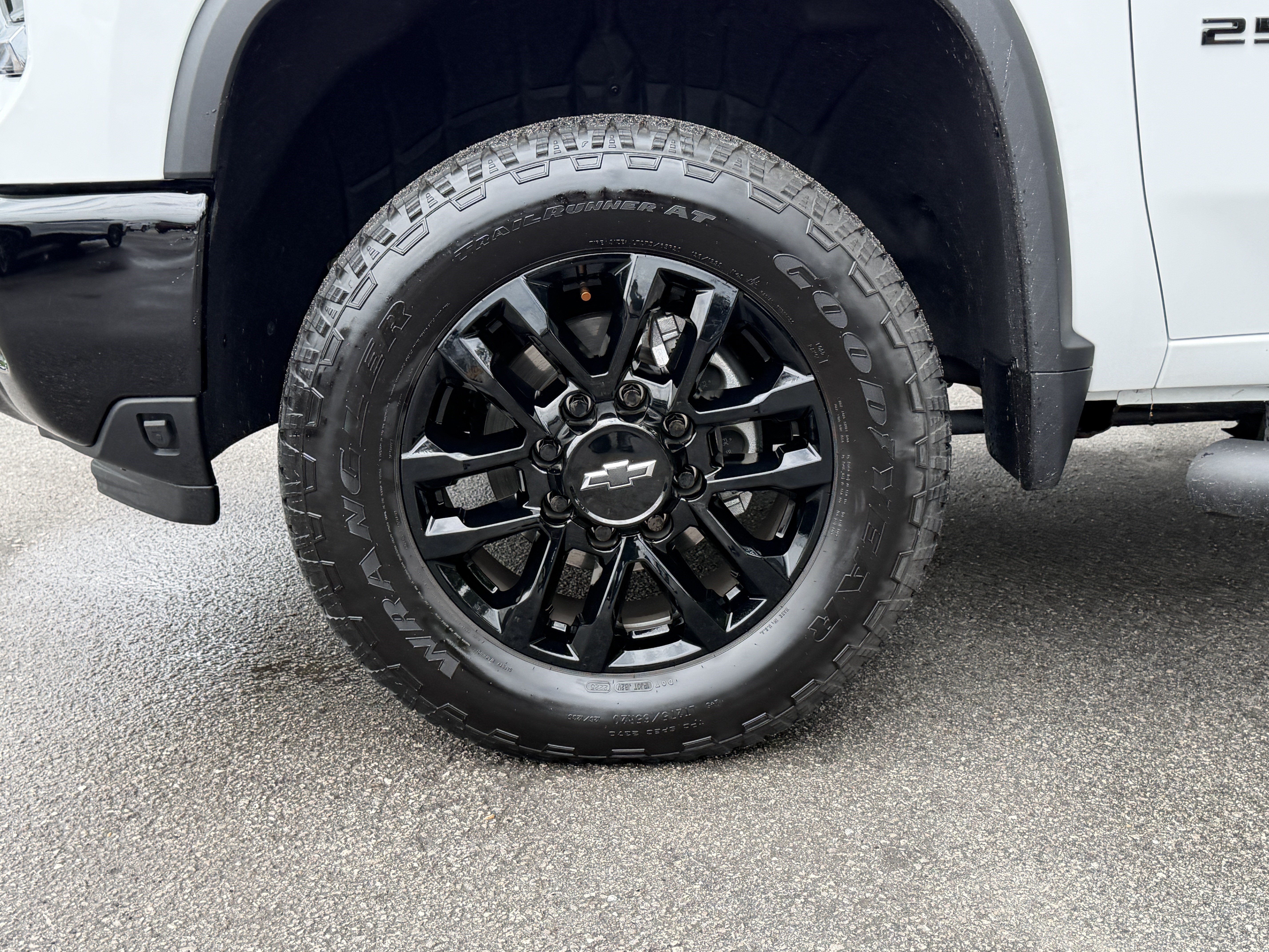 Used 2025 Chevrolet Silverado 2500 LTZ w/ LTZ Plus Package AWD/4WD image 11