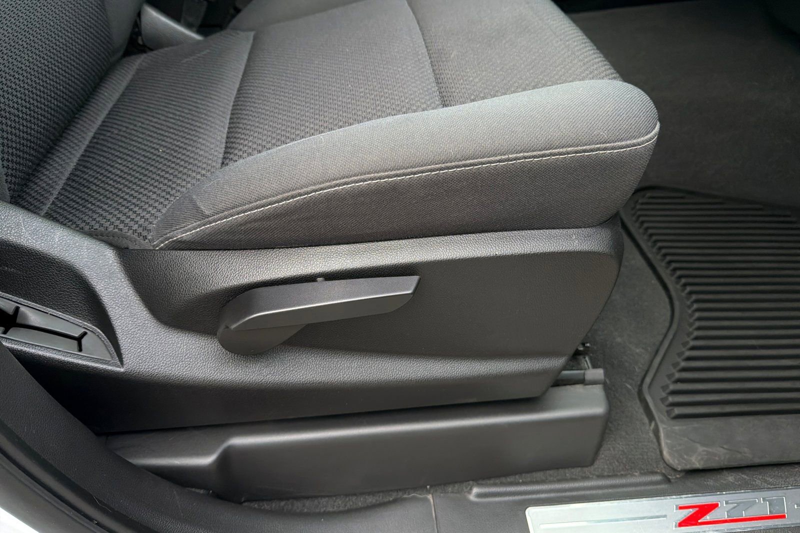 Used 2018 Chevrolet Silverado 1500 LT w/ All Star Edition image 22