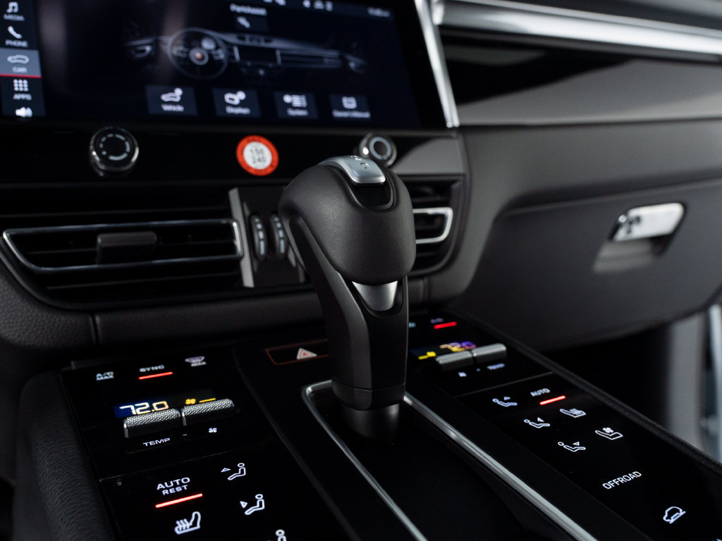 Certified 2026 Porsche Macan AWD/4WD image 34