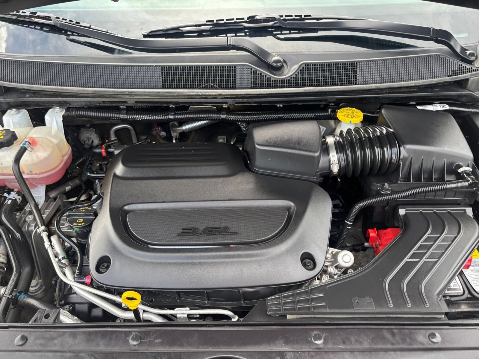 Used 2025 Chrysler Pacifica Limited FWD image 36