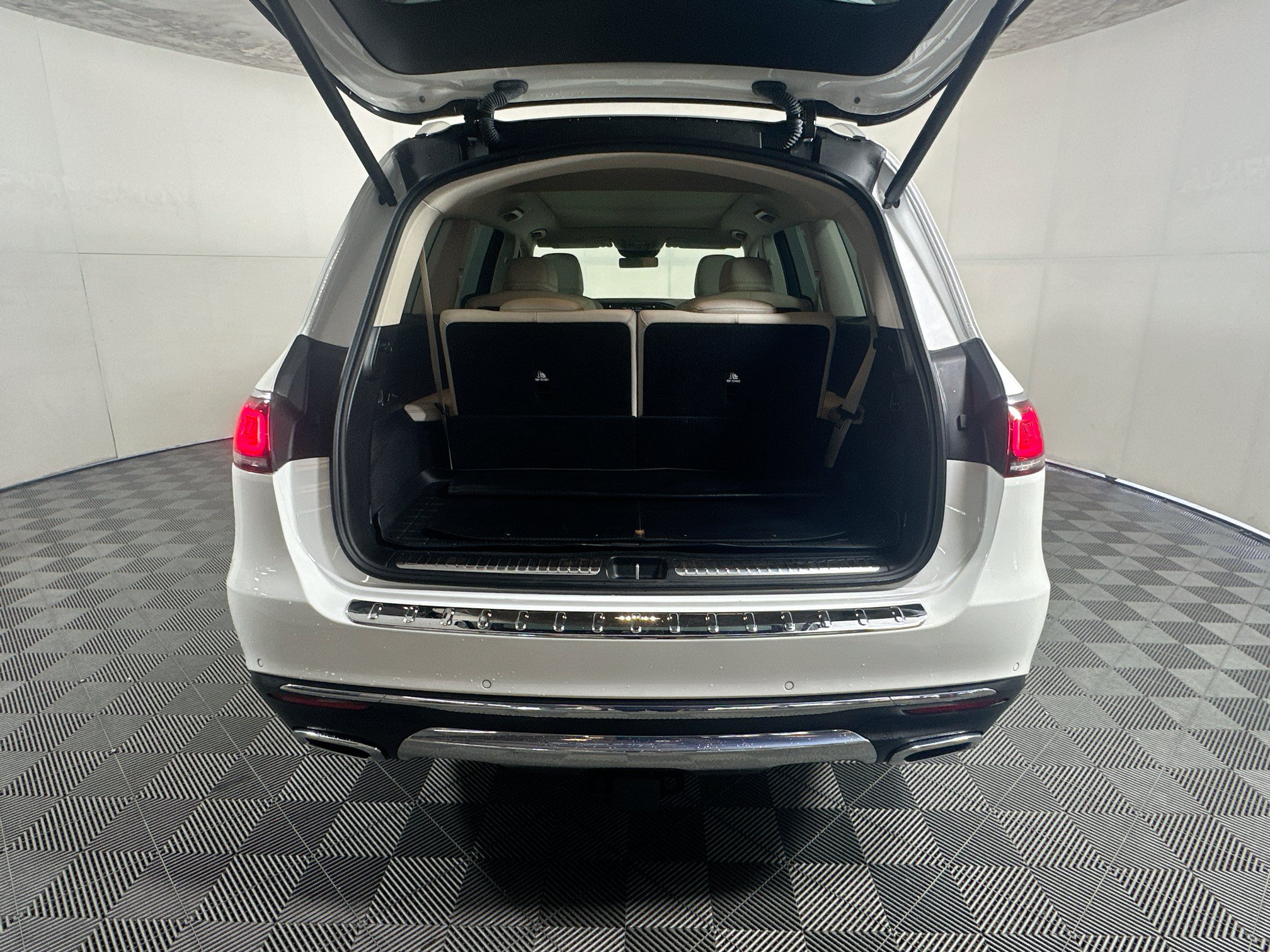 Used 2022 Mercedes-Benz GLS 450 4MATIC image 31