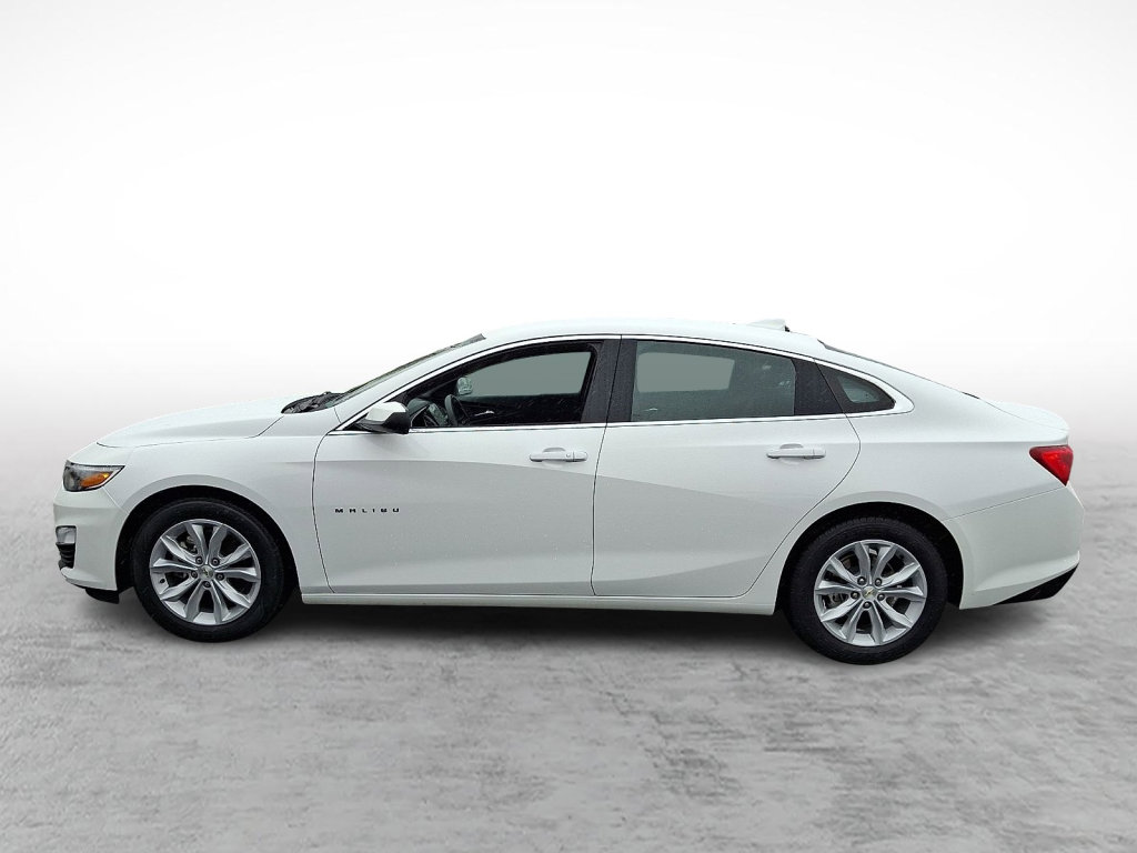 Used 2025 Chevrolet Malibu LT image 2