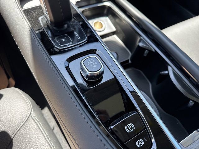 New 2025 Volvo V90 B6 Cross Country Plus w/ Protection Package Premier image 28