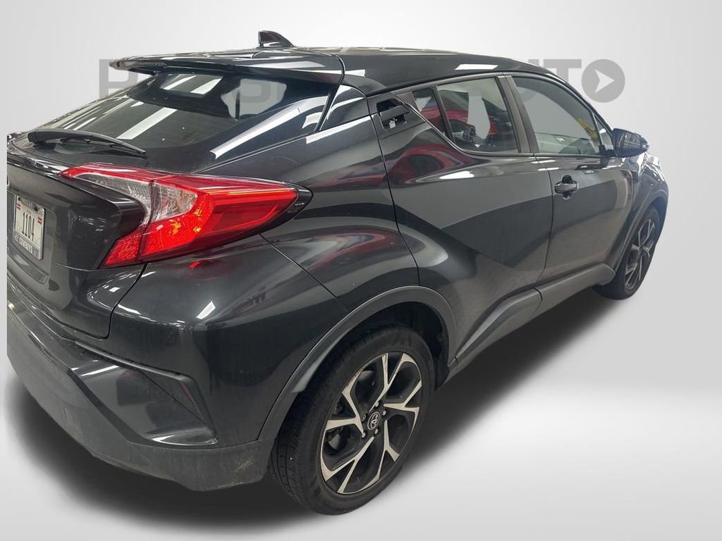 Used 2019 Toyota C-HR XLE image 3