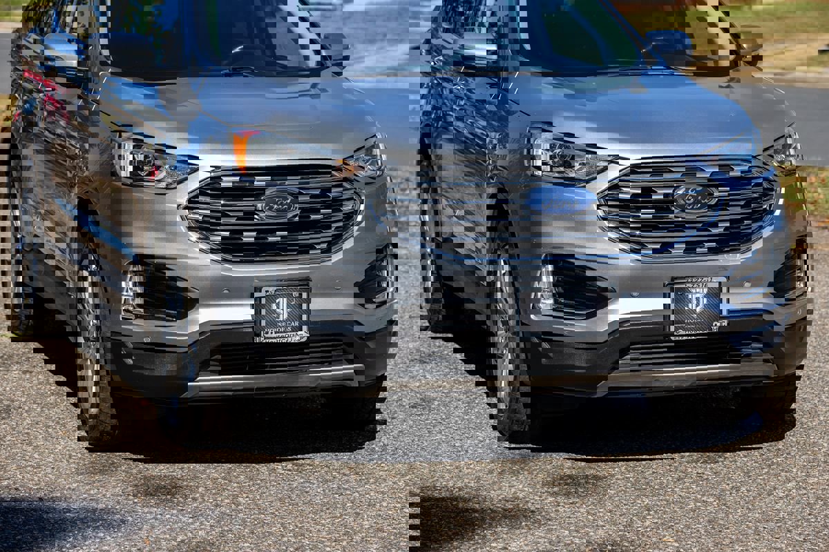 Used 2020 Ford Edge Titanium w/ Cargo Accessory Package image 6