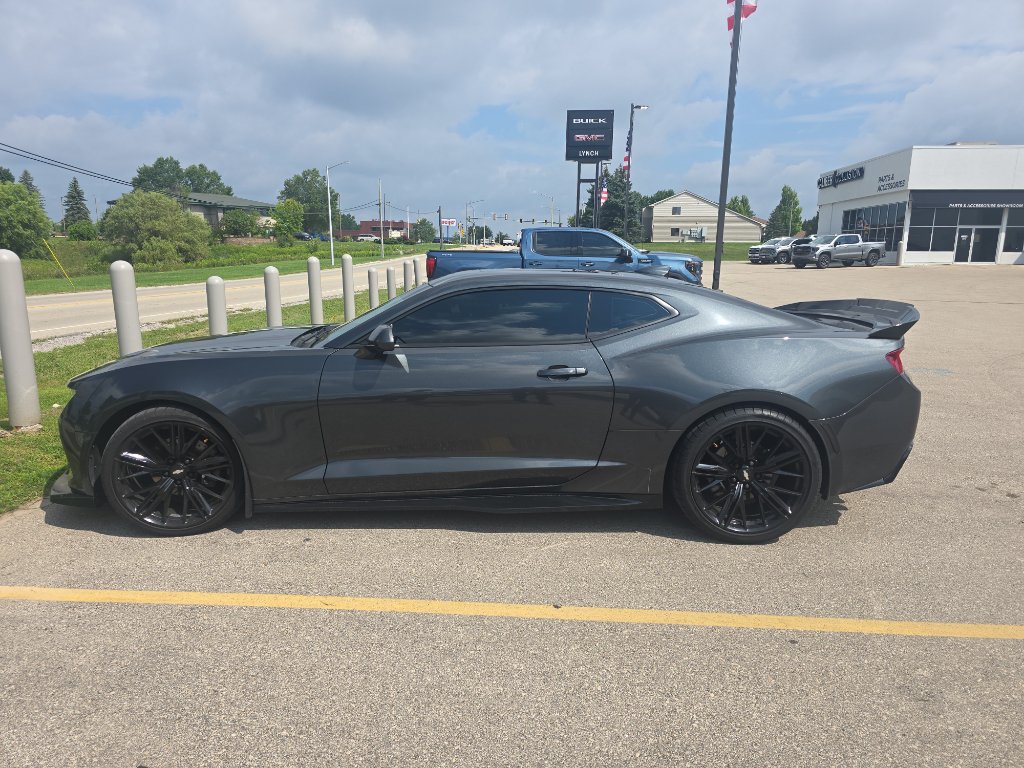 Used 2016 Chevrolet Camaro LT RWD image 5