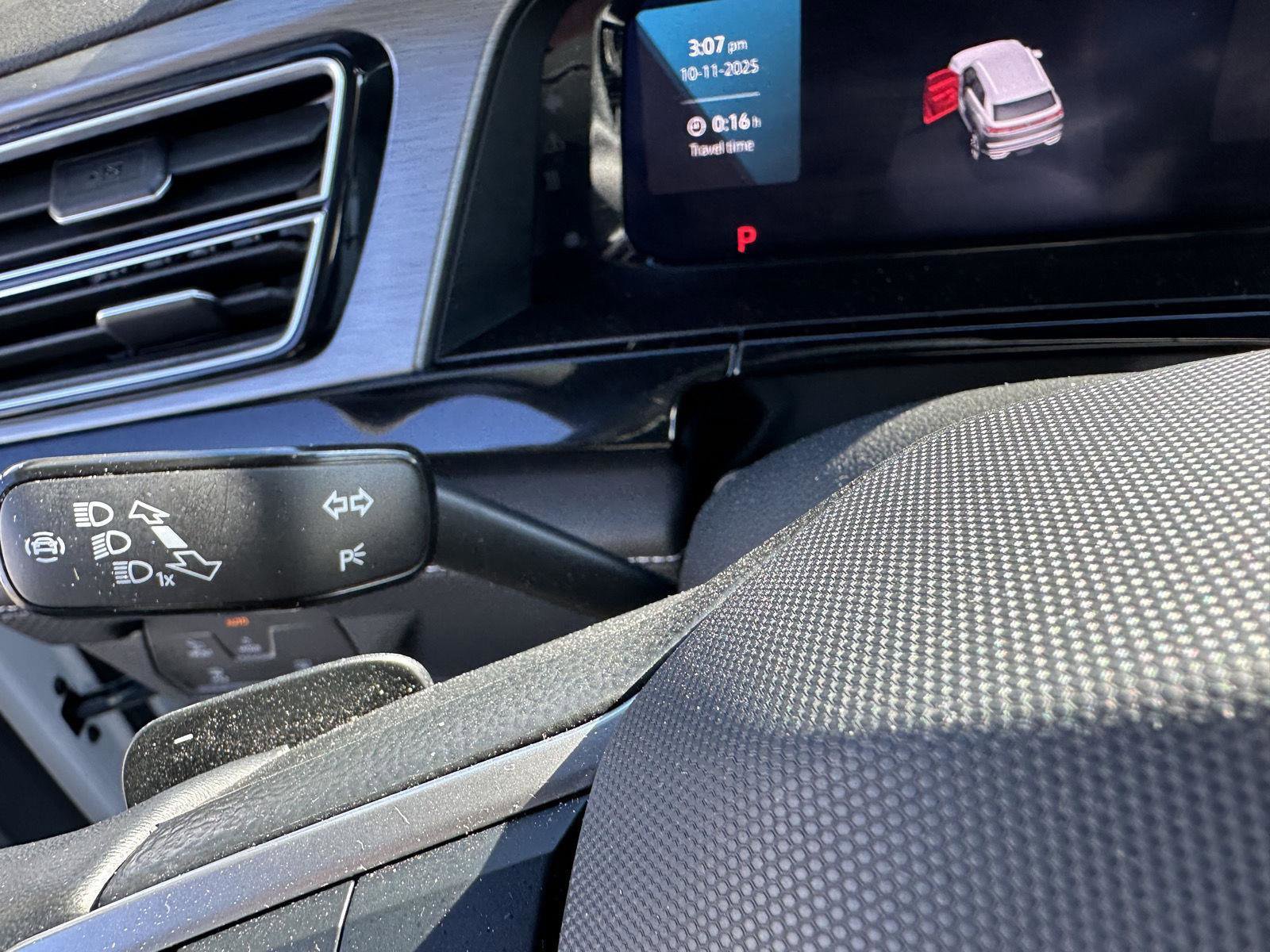 Used 2025 Volkswagen Atlas Cross Sport SE image 31