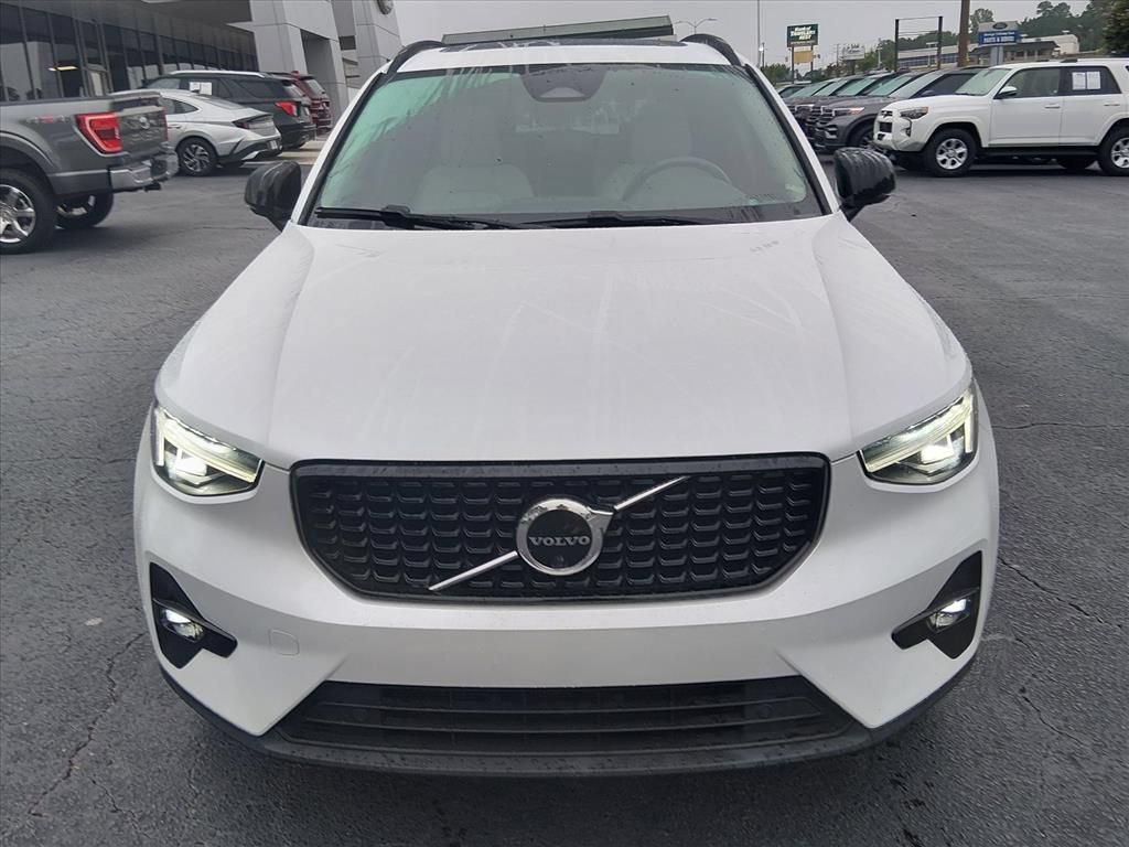 Used 2023 Volvo XC40 B4 Ultimate FWD image 9