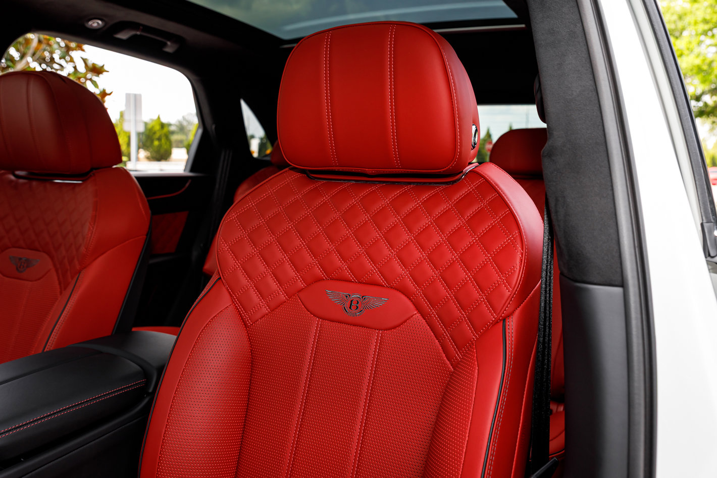 Used 2023 Bentley Bentayga AWD/4WD image 30
