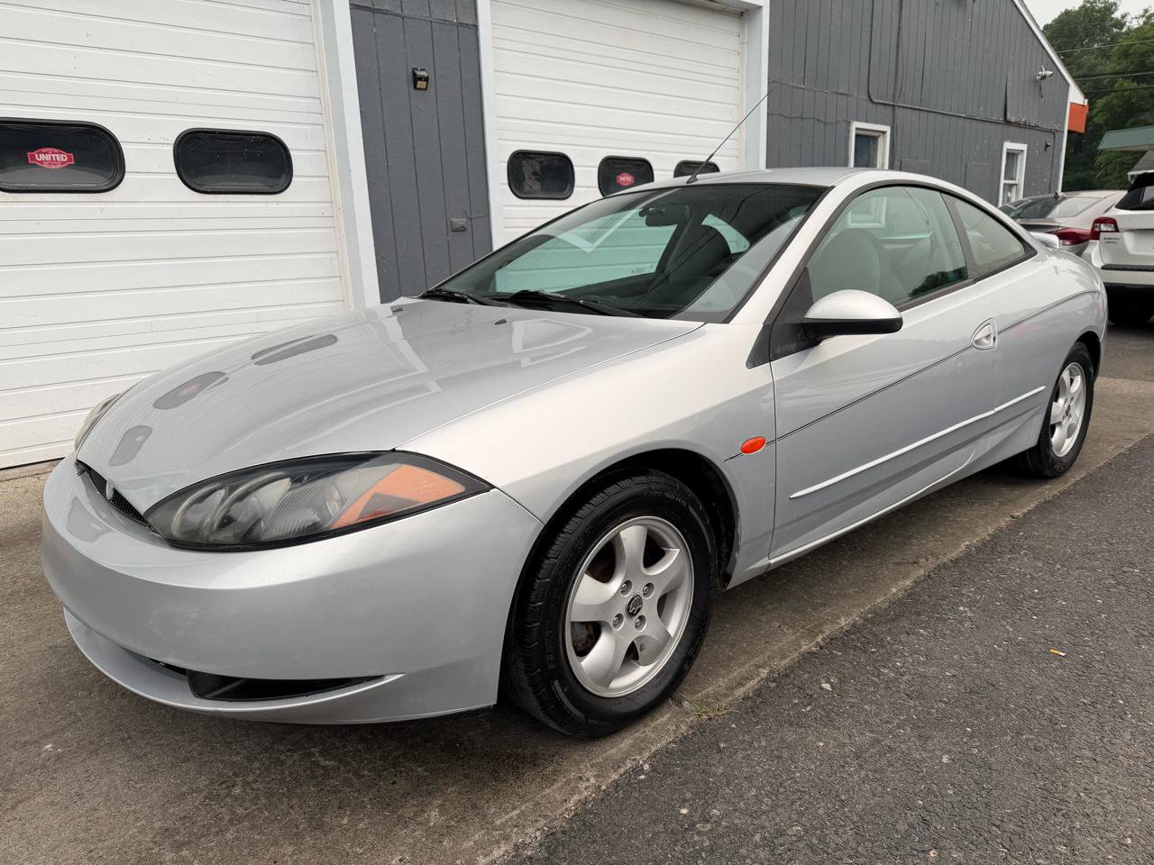 Used 1999 Mercury Cougar V6 FWD image 1