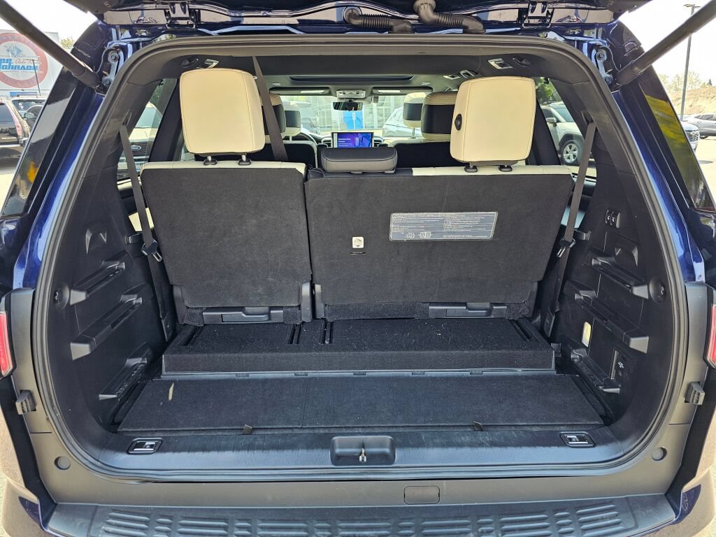 Used 2023 Toyota Sequoia Platinum AWD/4WD image 25
