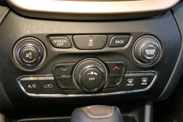 Used 2017 Jeep Cherokee Sport w/ Cold Weather Group FWD image 24