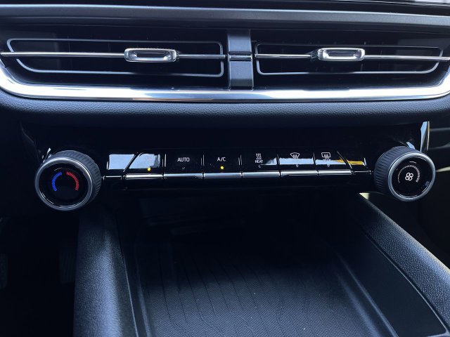 Used 2025 Chevrolet Equinox EV LT FWD image 17