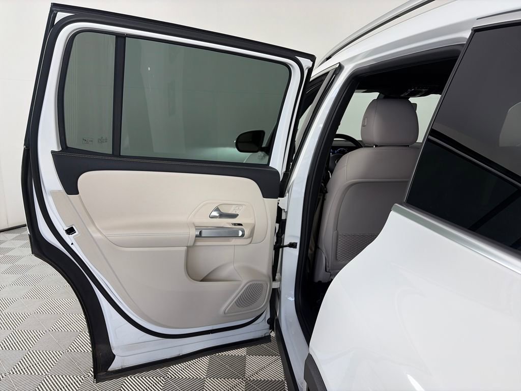 Used 2023 Mercedes-Benz EQB 300 4MATIC image 12