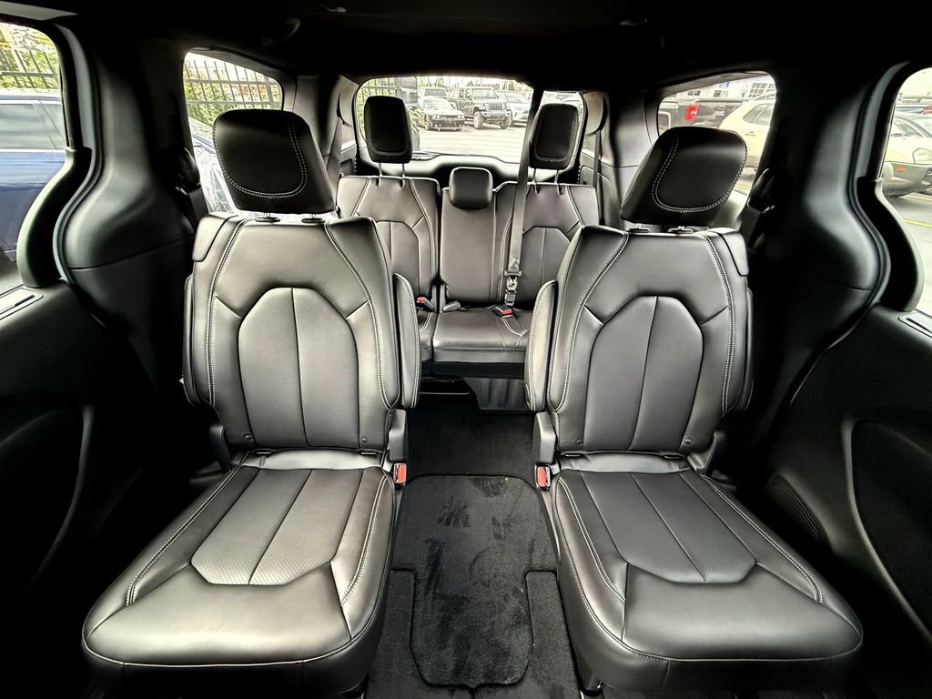 New 2026 Chrysler Pacifica Select image 26