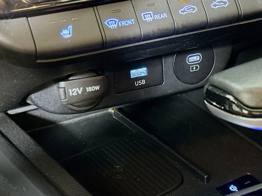 Used 2025 Hyundai Elantra SEL FWD image 29
