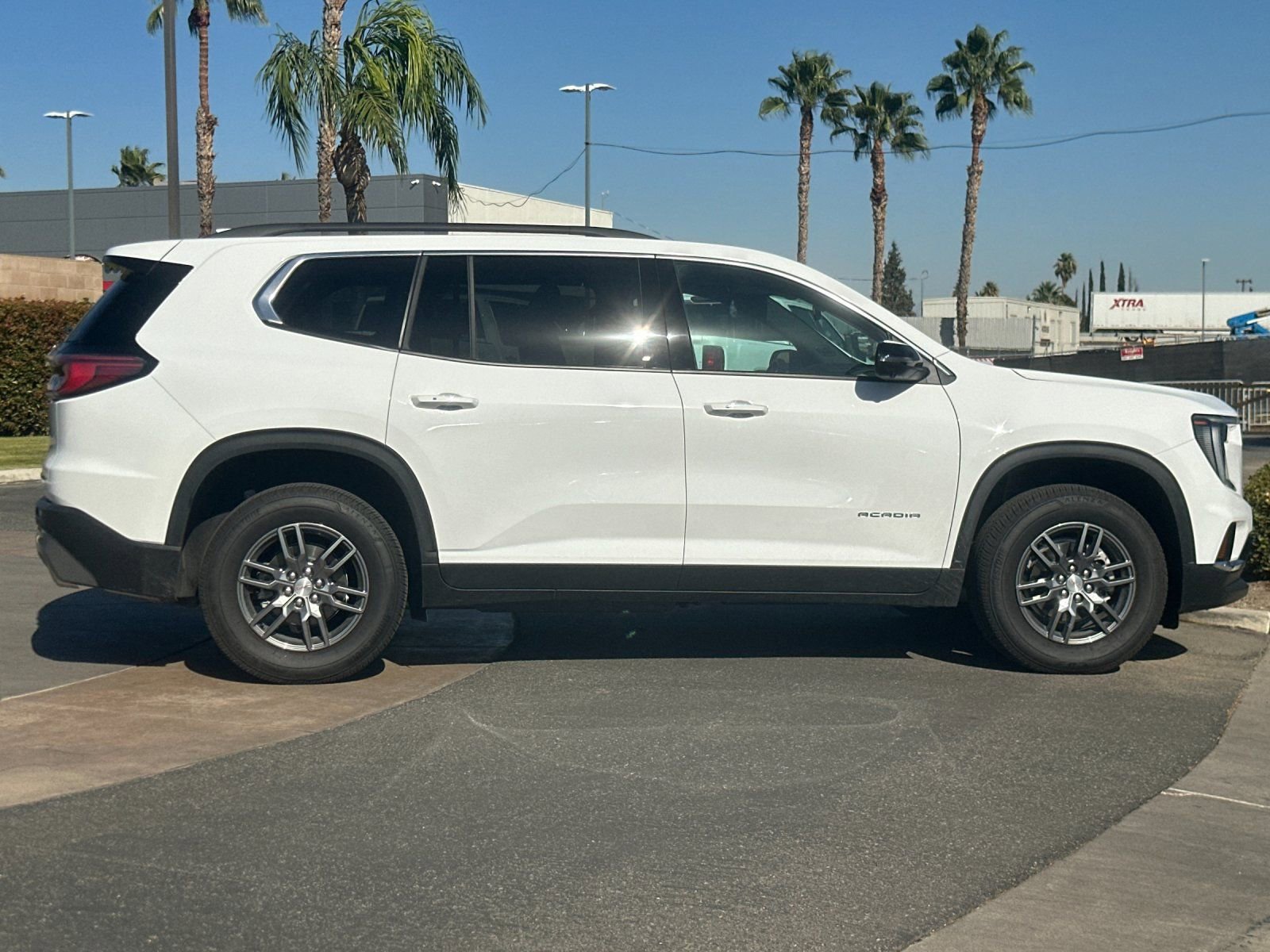 New 2025 GMC Acadia Elevation image 3