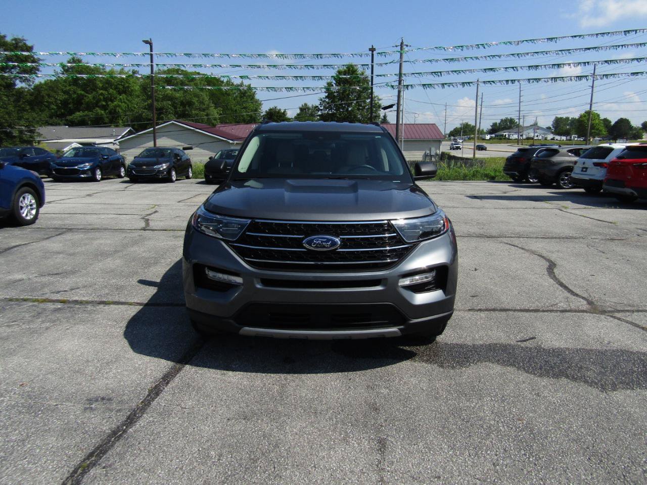 Used 2023 Ford Explorer XLT w/ Equipment Group 202A AWD/4WD image 2