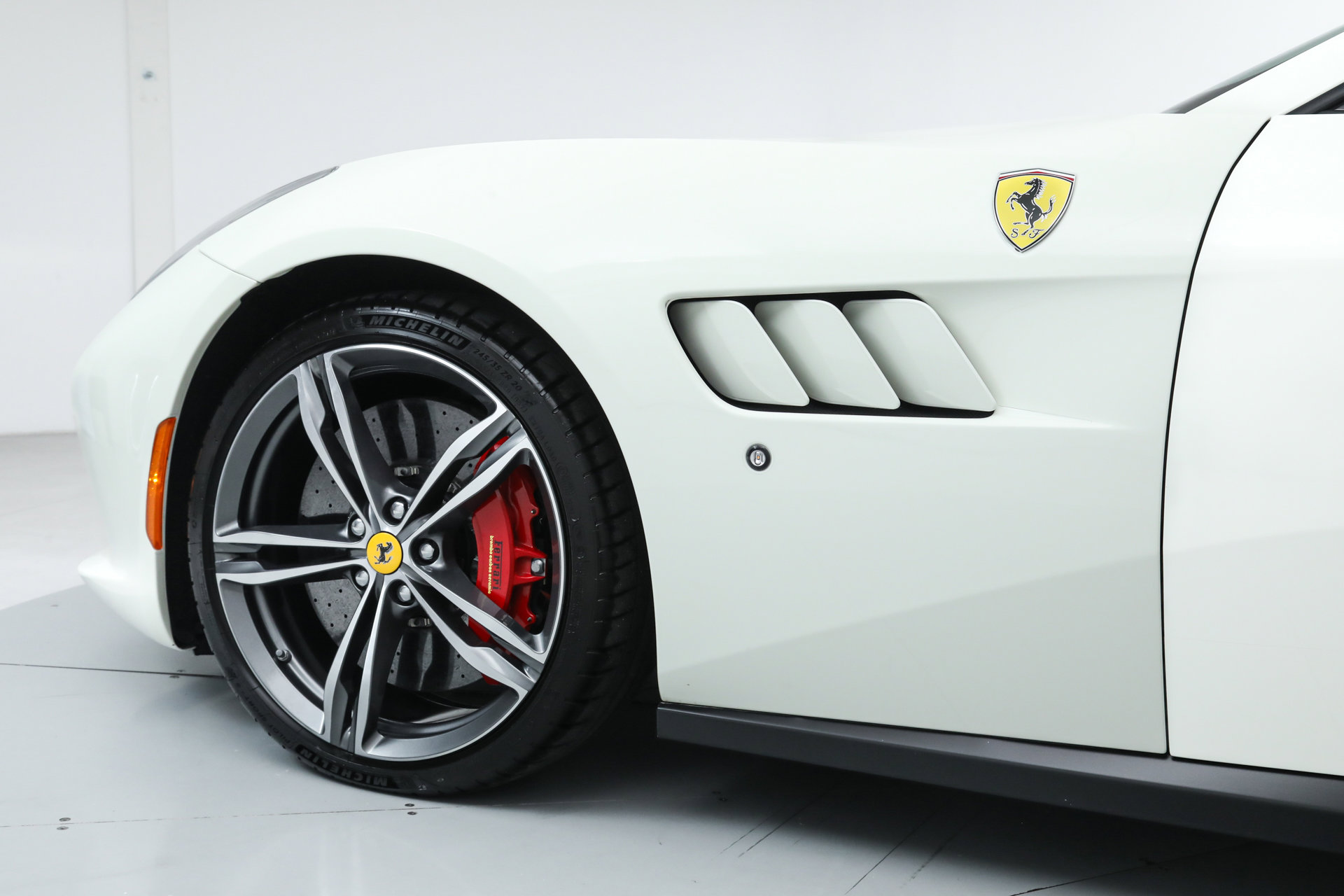 Certified 2020 Ferrari GTC4Lusso image 15
