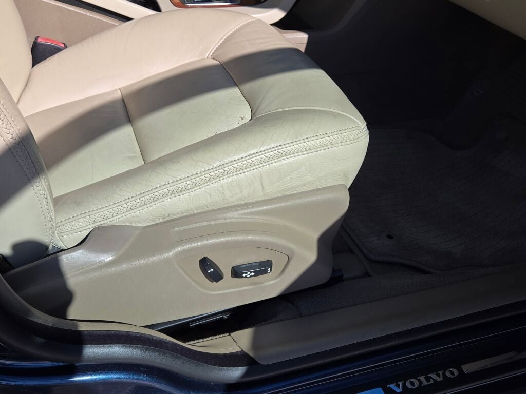 Used 2008 Volvo XC70 3.2 image 5