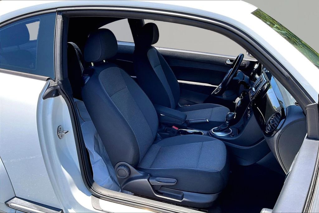 Used 2018 Volkswagen Beetle 2.0T S FWD image 19