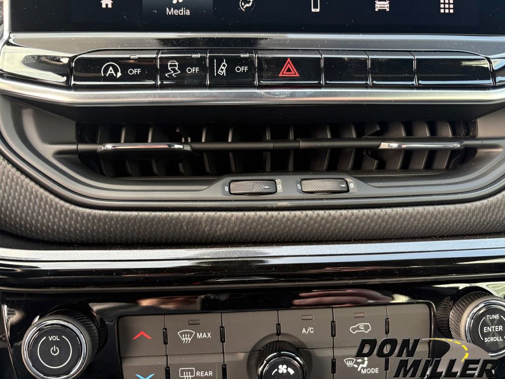 New 2026 Jeep Compass Latitude image 18