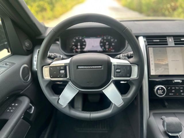 Used 2025 Land Rover Discovery S image 24