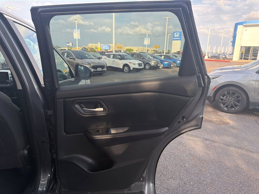 Used 2025 Nissan Rogue SV image 25