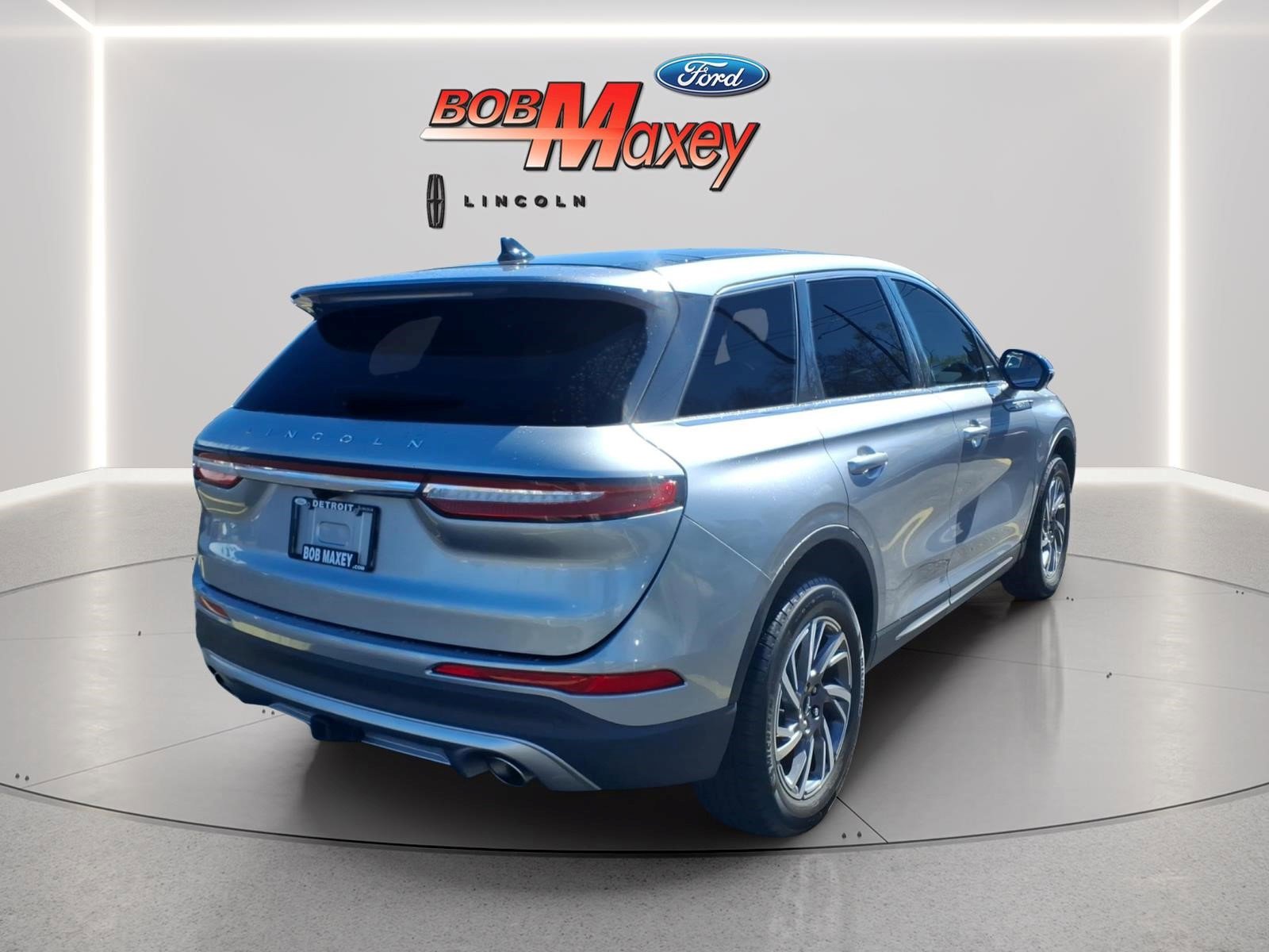 Used 2023 Lincoln Corsair AWD w/ Equipment Group 101A image 4