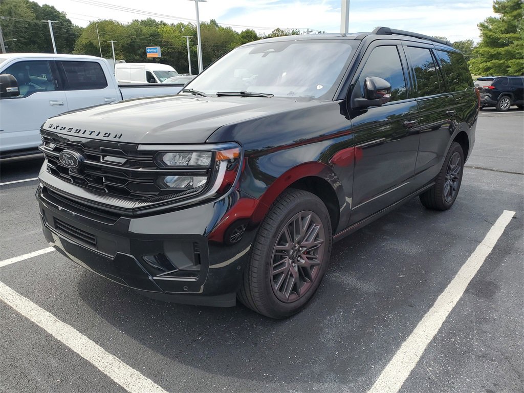 Used 2025 Ford Expedition Platinum w/ Stealth Performance Package image 3