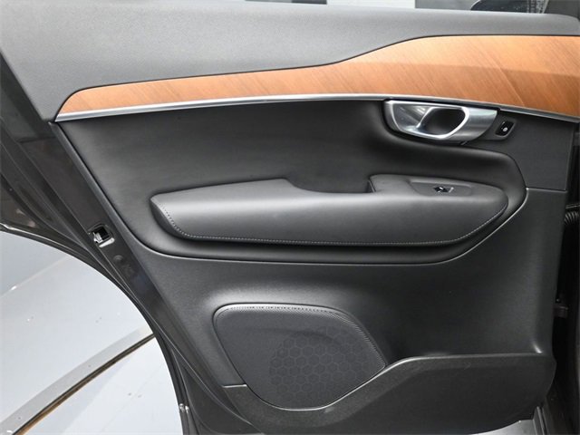 Used 2024 Volvo XC90 B5 Plus image 23