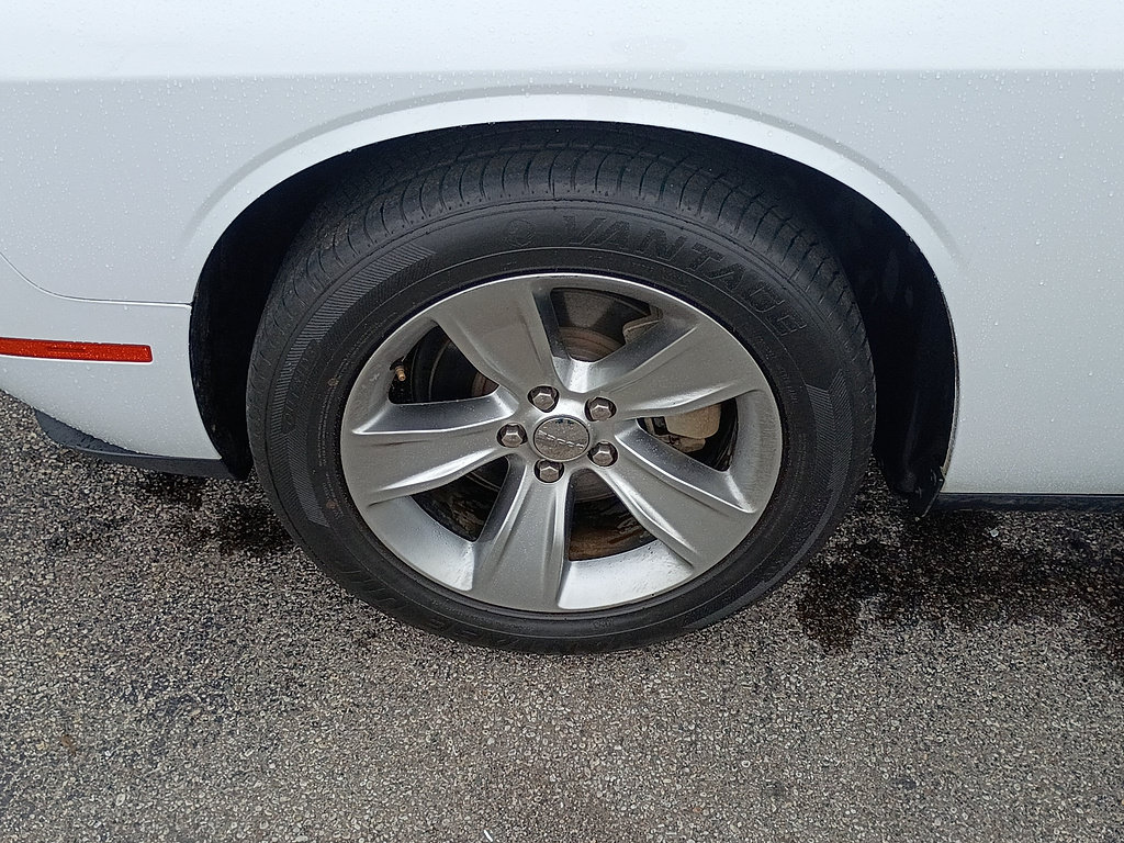 Used 2022 Dodge Challenger SXT RWD image 10