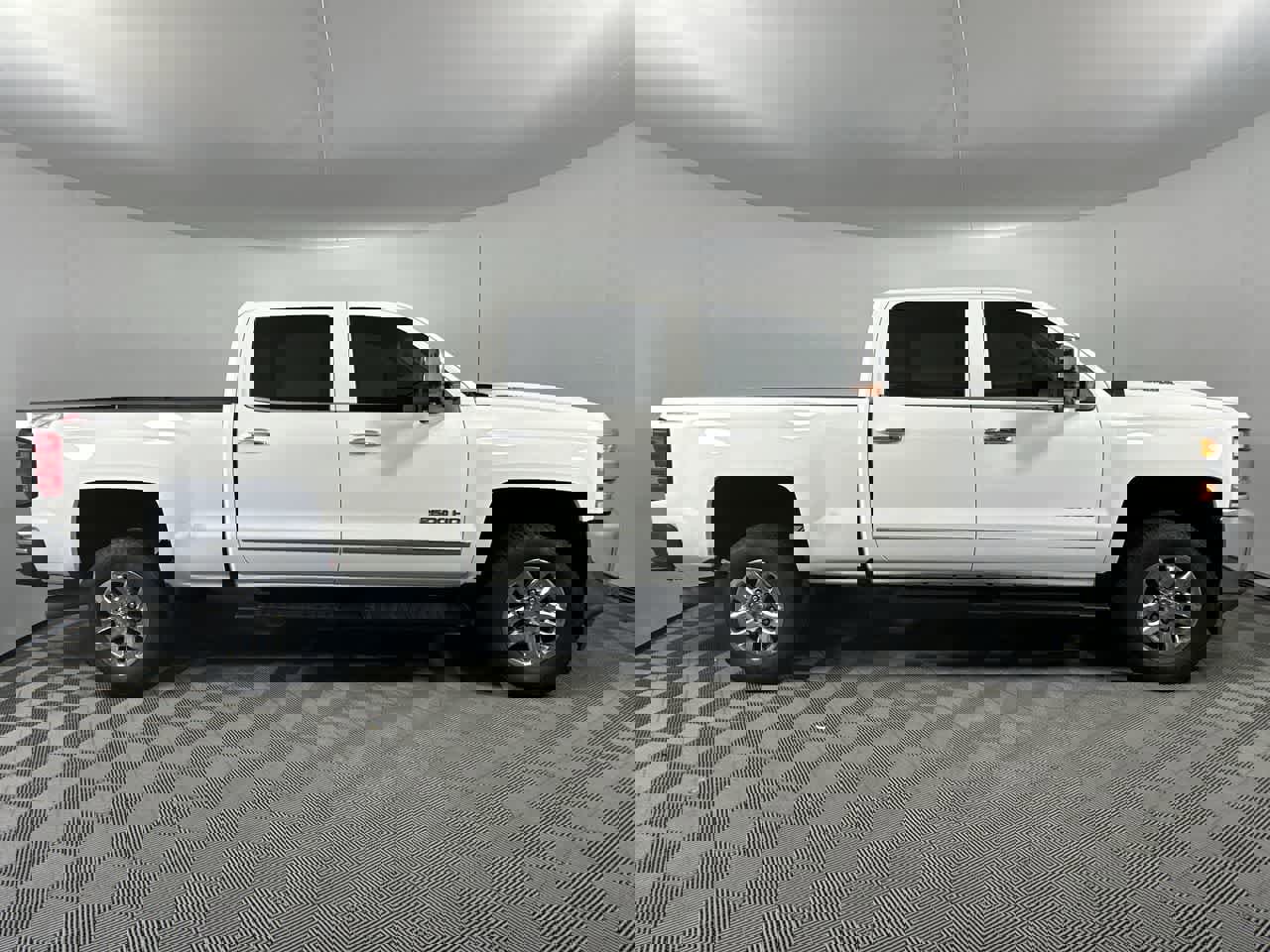 Used 2018 Chevrolet Silverado 2500 LTZ w/ Duramax Plus Package image 2