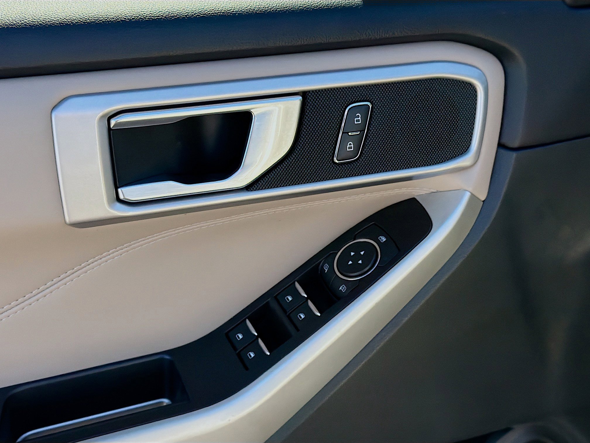 Used 2022 Ford Explorer XLT w/ Equipment Group 202A image 24