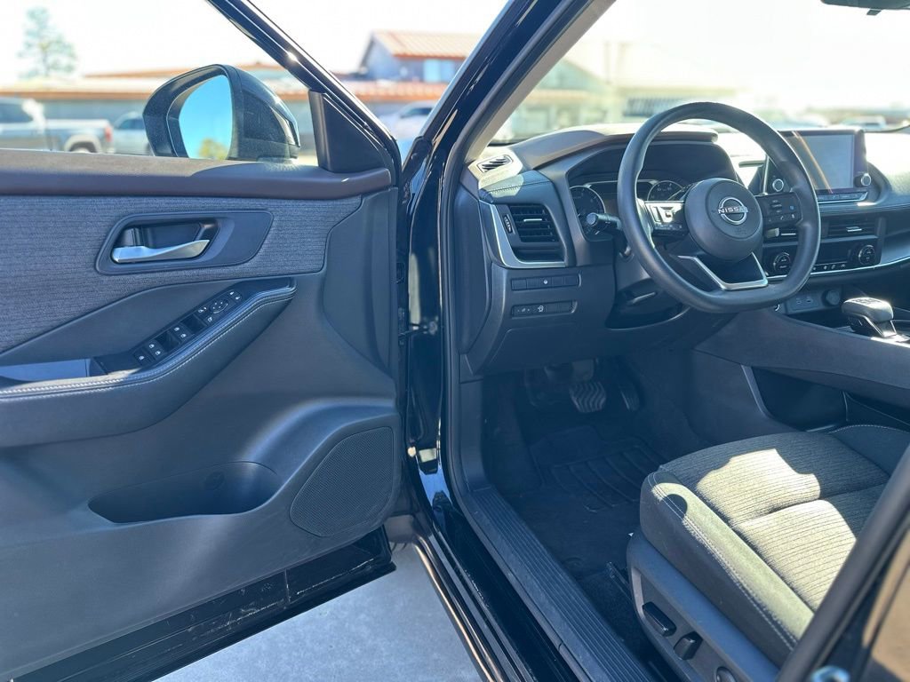 Used 2023 Nissan Rogue SV image 13