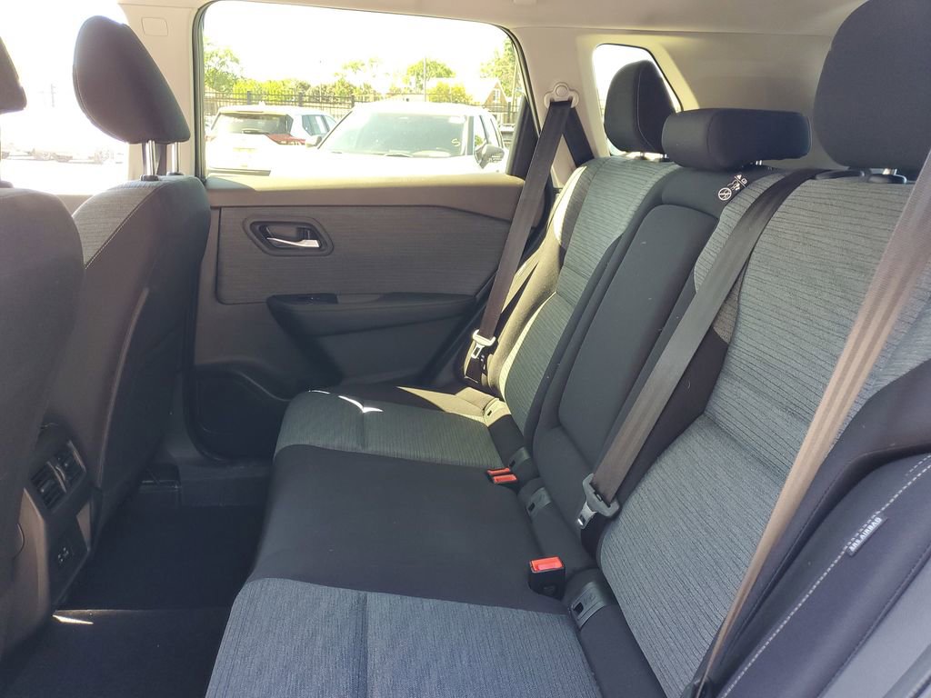 Used 2023 Nissan Rogue SV AWD/4WD image 9
