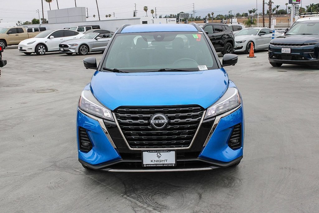 Used 2024 Nissan Kicks SR FWD image 3
