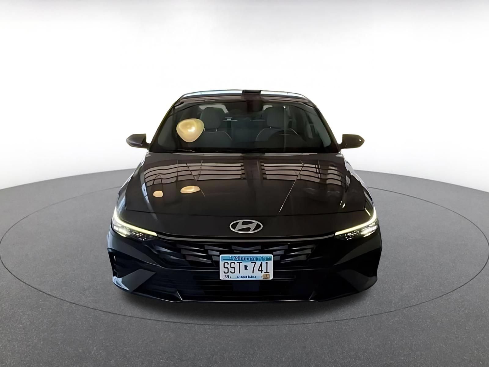 Used 2025 Hyundai Elantra Limited FWD image 10