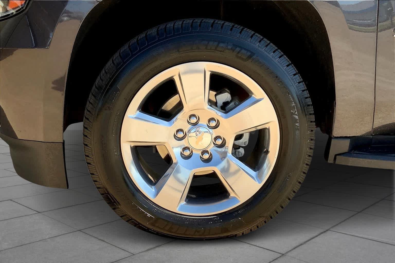 Used 2018 Chevrolet Suburban LT AWD/4WD image 11