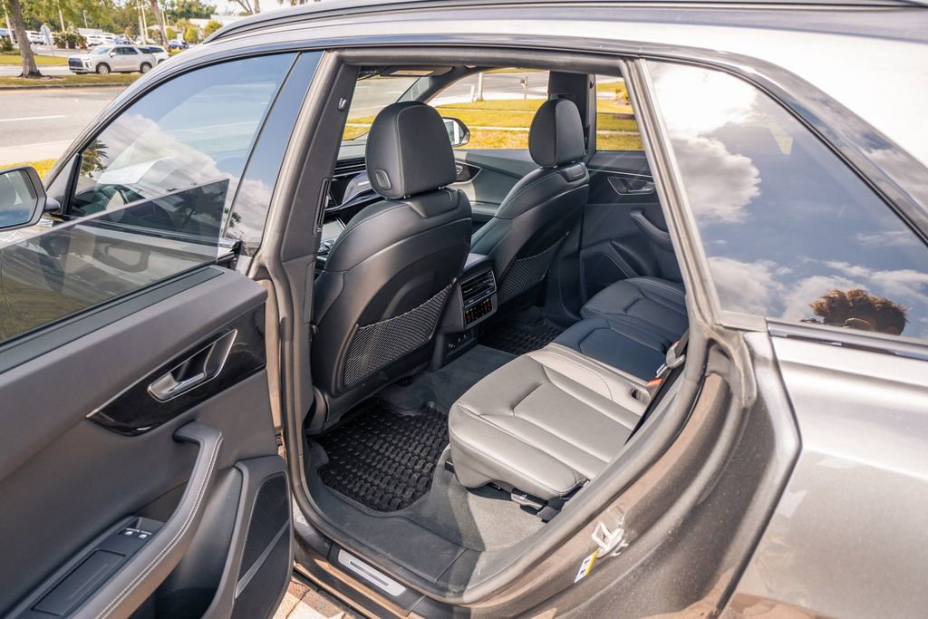 Used 2025 Audi Q8 Prestige image 37