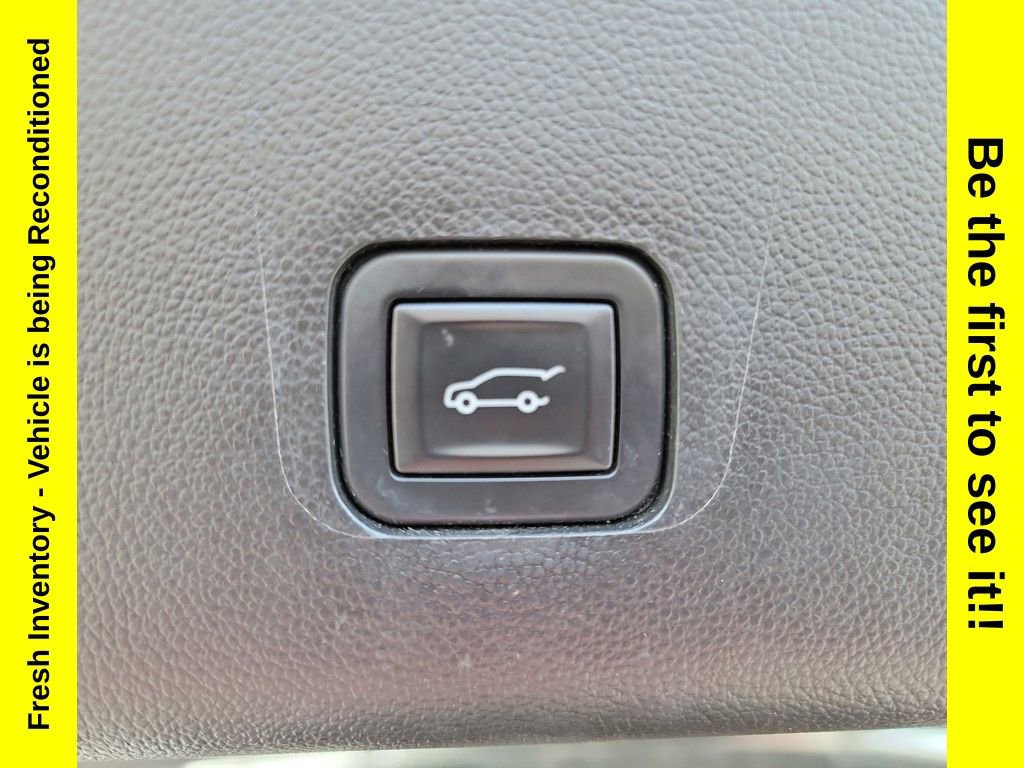 Used 2019 Chevrolet Traverse LT image 32