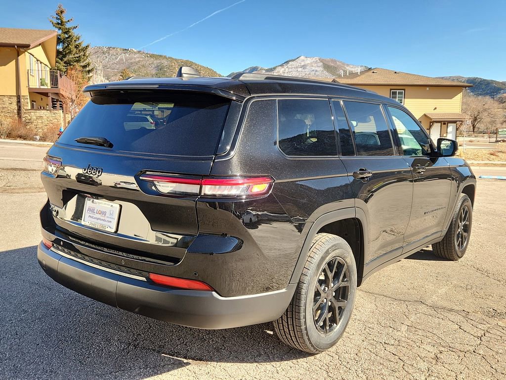 Used 2024 Jeep Grand Cherokee L Laredo image 4