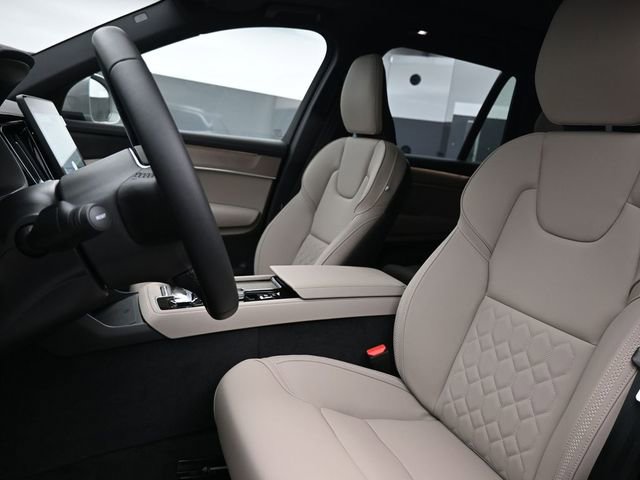 New 2026 Volvo XC90 B6 Plus w/ Protection Package Premier image 9