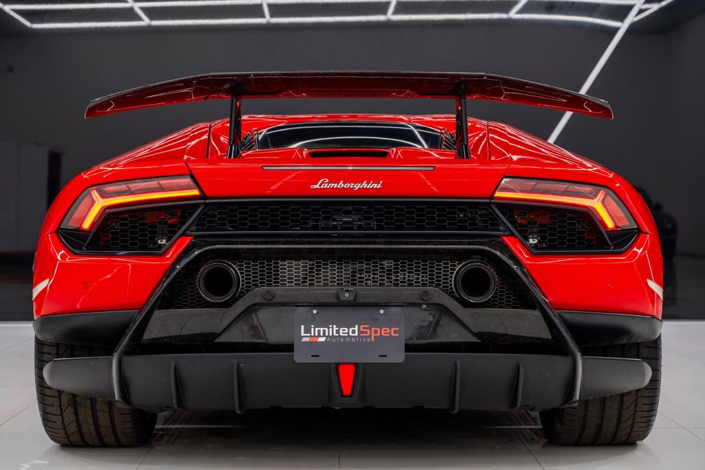 Used 2020 Lamborghini Huracan EVO image 12