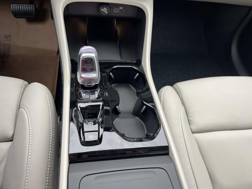New 2026 Volvo XC40 B5 Ultra w/ Climate Package image 31